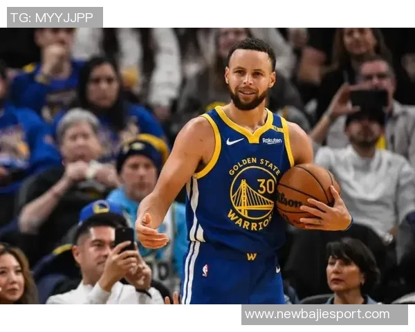 库里赞扬队友表现出色强调团队合作的重要性与团结精神