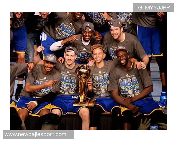 勇士新阵容亮相库里携手穆迪与威尔理查德共筑冠军梦想